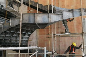钢结构旋转楼梯安装过程
